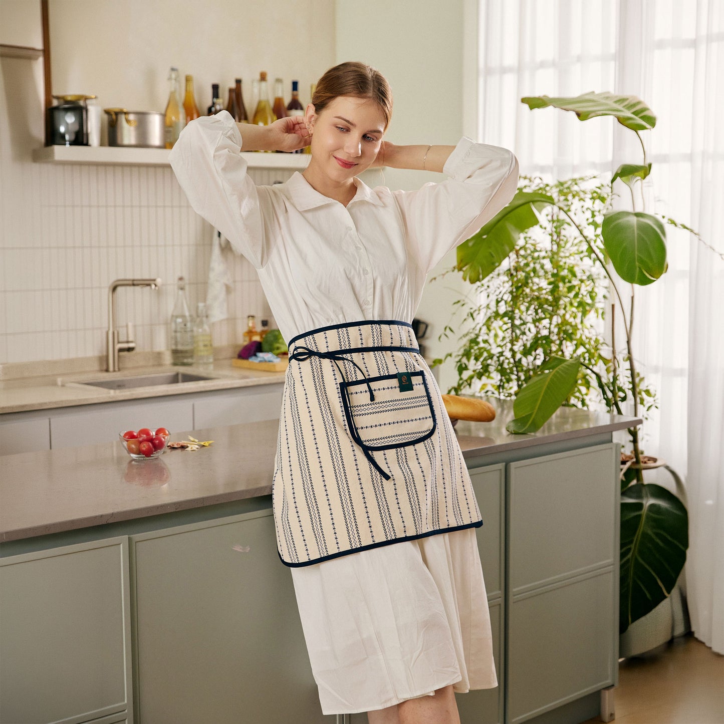 Rottie Studio 'Stitch Line' Oxford Half Apron - Vintage Cafe Style Waist Apron