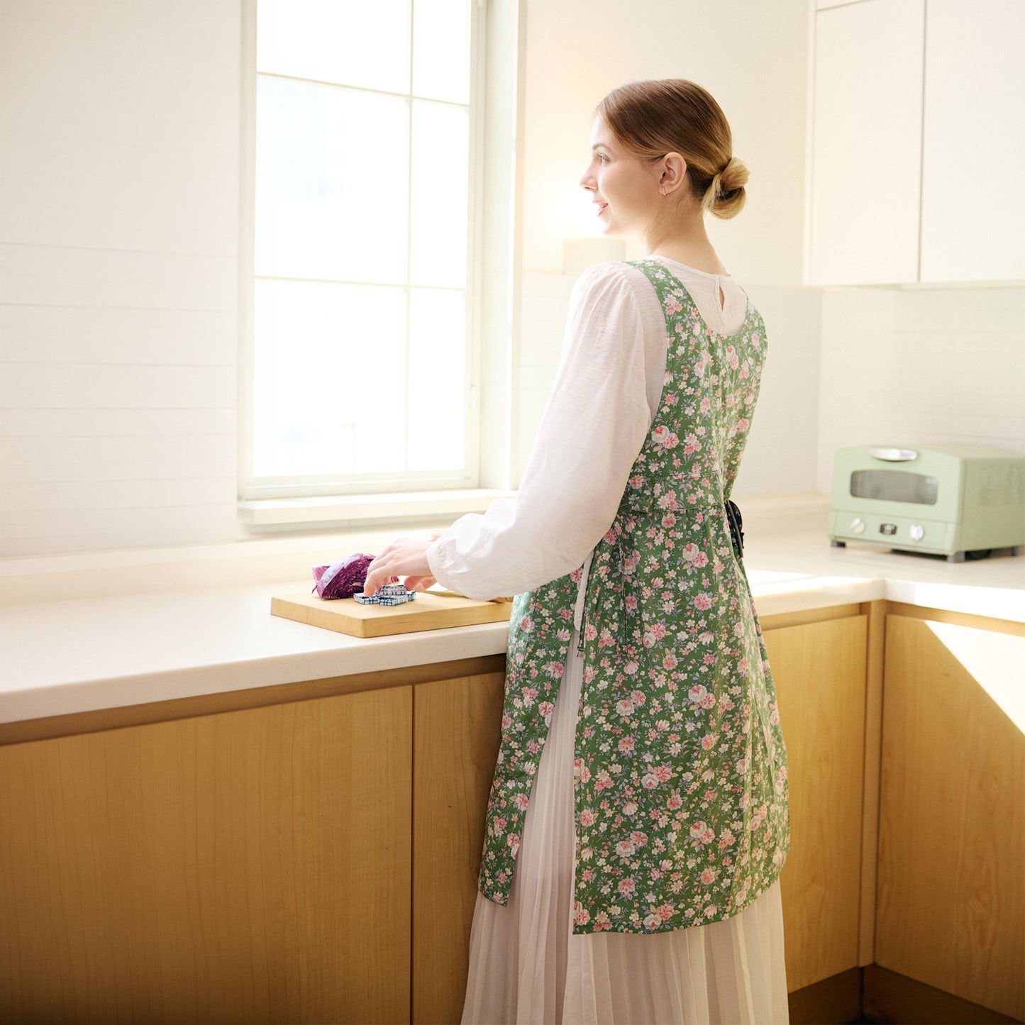 Rottie Studio 'Floral Rest' Cotton Apron (Waterproof Lined) - Vintage French Garden Style
