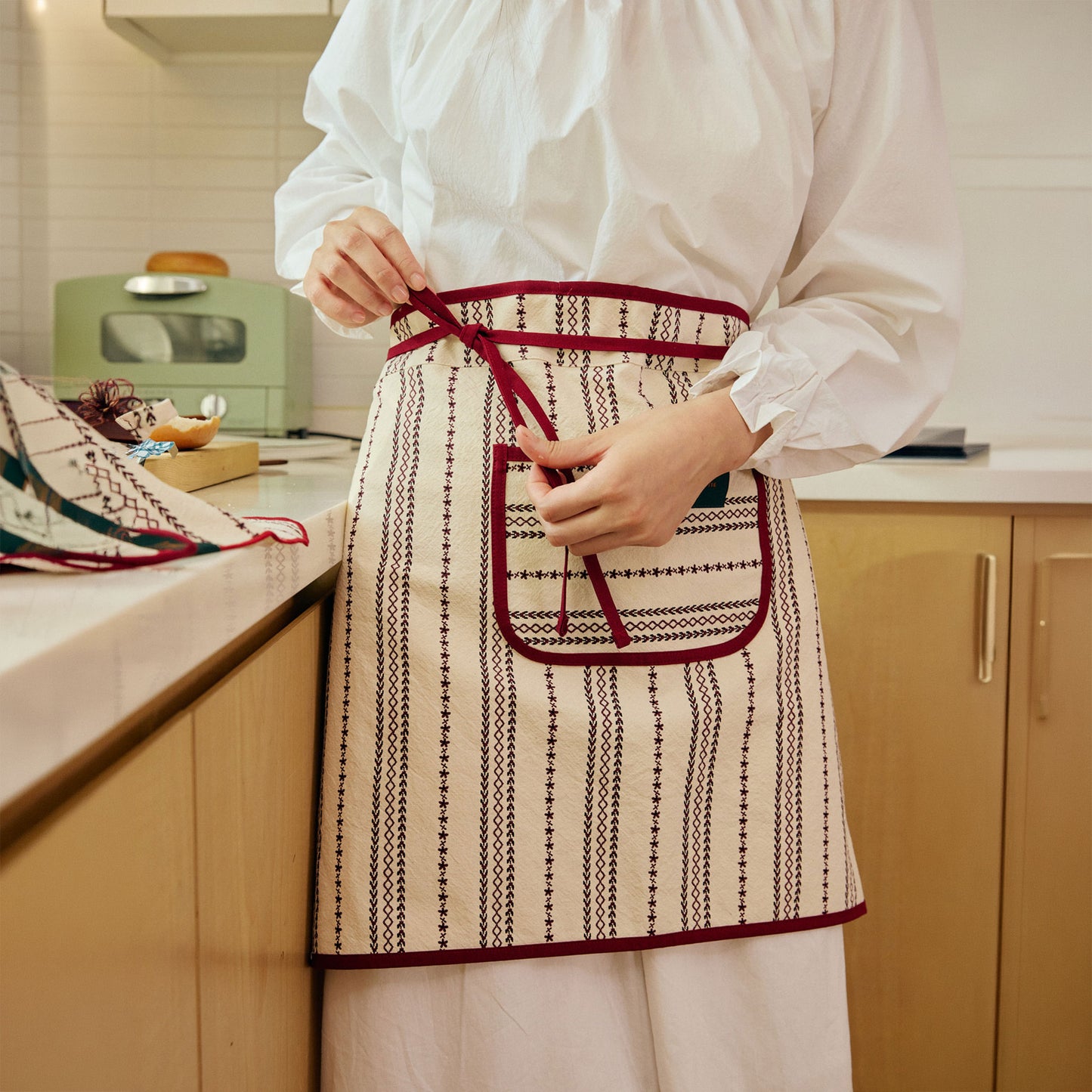 Rottie Studio 'Stitch Line' Oxford Half Apron - Vintage Cafe Style Waist Apron